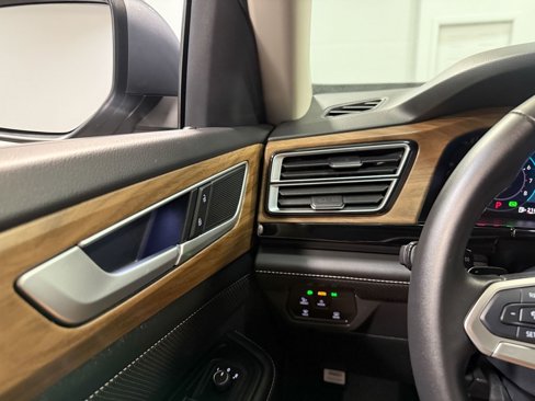 Used 2025 Volkswagen Atlas SE image 77