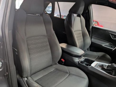 Used 2022 Toyota RAV4 SE w/ Carpet Mat Package (TMS) image 10