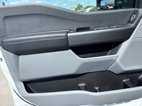 New 2025 Ford F350 4x4 Regular Cab Super Duty image 17