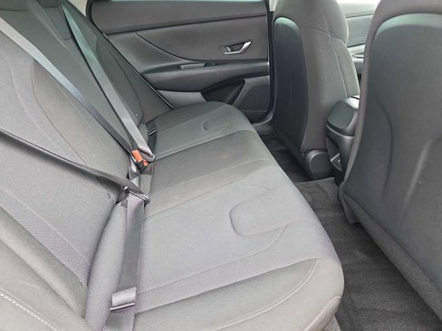 Certified 2025 Hyundai Elantra SE image 20