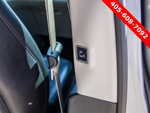 Used 2021 Chrysler Pacifica Touring-L image 17