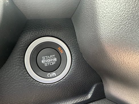 New 2025 RAM 1500 4x4 Crew Cab image 40