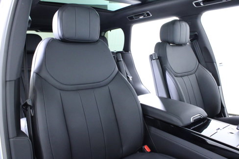 New 2025 Land Rover Range Rover SE image 14