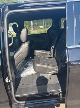 New 2026 Chrysler Pacifica Select image 11