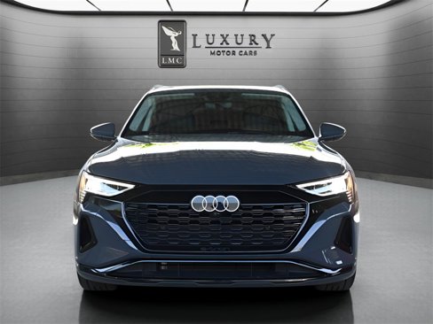 Used 2024 Audi Q8 e-tron Premium image 2