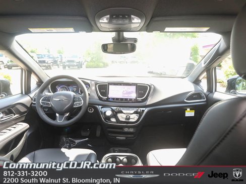 New 2025 Chrysler Voyager LX image 22