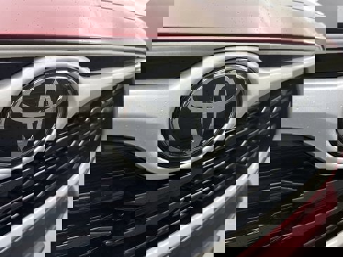 Used 2024 Toyota Highlander XLE image 32