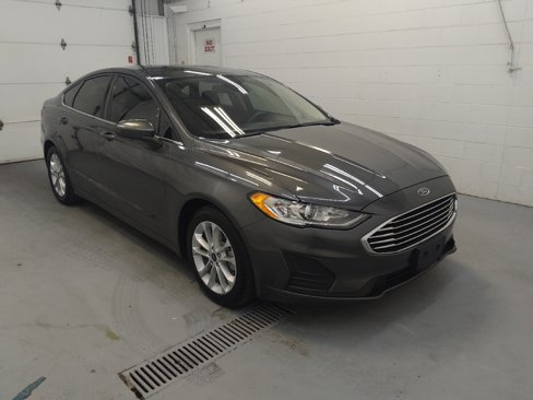 Used 2020 Ford Fusion SE image 11