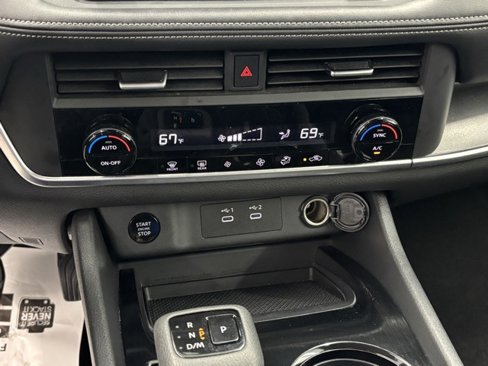 Used 2025 Nissan Rogue SV image 24