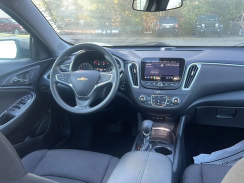 Used 2023 Chevrolet Malibu LT image 3
