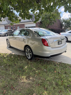 Used 2009 Lincoln MKS image 4