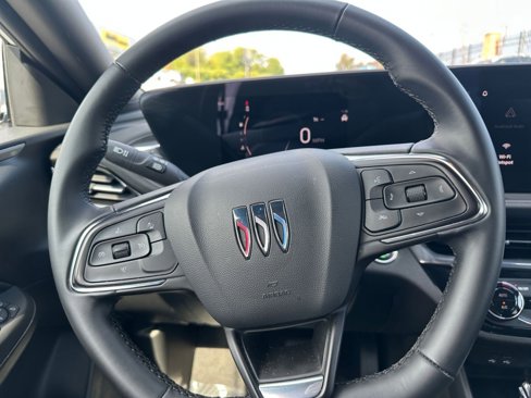 Used 2025 Buick Envista Sport Touring image 25