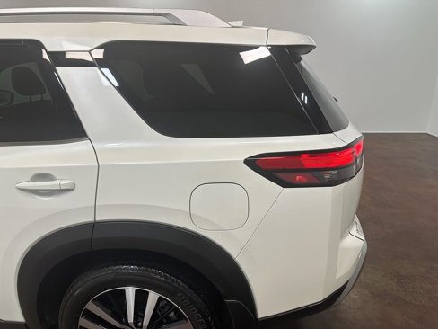 Used 2024 Nissan Pathfinder Platinum image 48