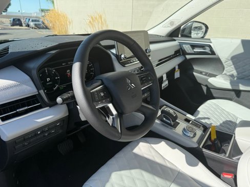 New 2025 Mitsubishi Outlander SEL image 19