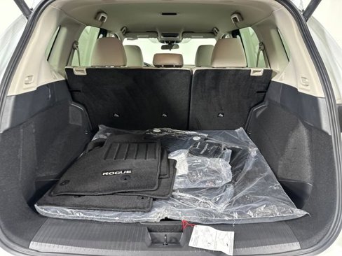 Certified 2025 Nissan Rogue SV image 26
