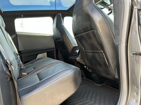 Used 2024 Tesla Cybertruck AWD Crew Cab image 40