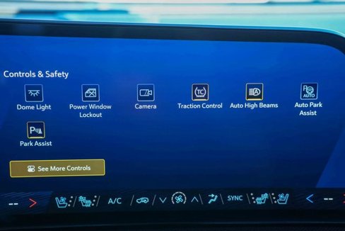 Used 2024 Chevrolet Traverse RS image 46