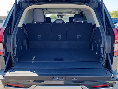 New 2025 Ford Expedition Platinum image 4