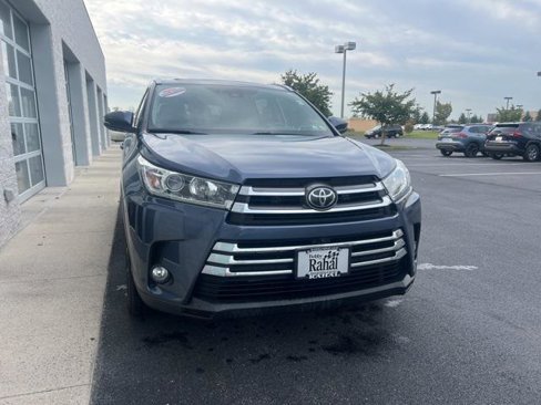 Certified 2018 Toyota Highlander Limited Platinum image 3