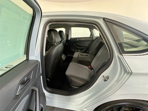 Used 2025 Volkswagen Jetta SE image 24
