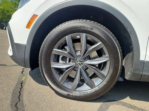 Used 2022 Volkswagen Tiguan SE image 9