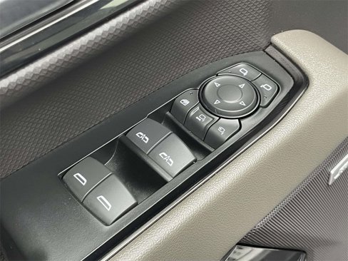 Used 2024 Chevrolet Silverado 2500 ZR2 w/ Technology Package image 18