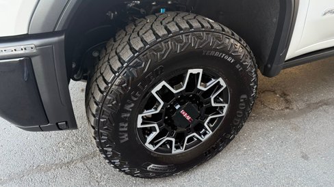 Used 2025 GMC Sierra 2500 AT4X image 11