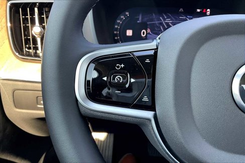 New 2026 Volvo XC60 B5 Ultra w/ Climate Package image 17