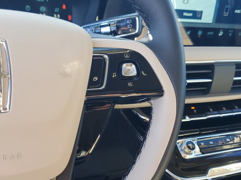 New 2026 Lincoln Corsair Premiere image 18