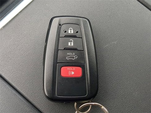 Used 2022 Toyota Highlander XLE image 17