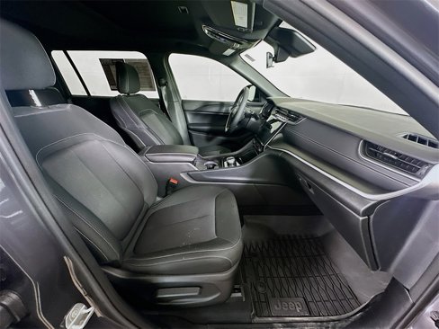 Used 2025 Jeep Grand Cherokee L Laredo image 12