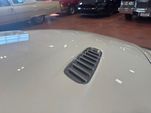 Used 2015 Aston Martin DB9 Coupe image 17