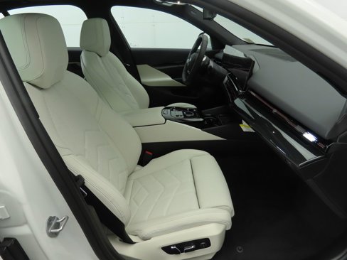 Used 2025 BMW 530i image 21