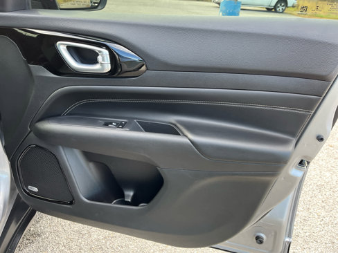 Used 2022 Jeep Compass Altitude w/ Sun and Sound Group image 34
