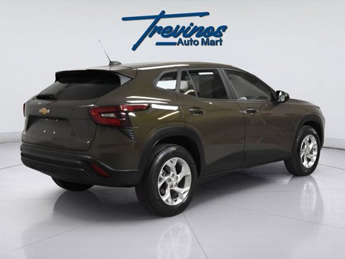 Used 2024 Chevrolet Trax LS w/ LS Convenience Package image 2