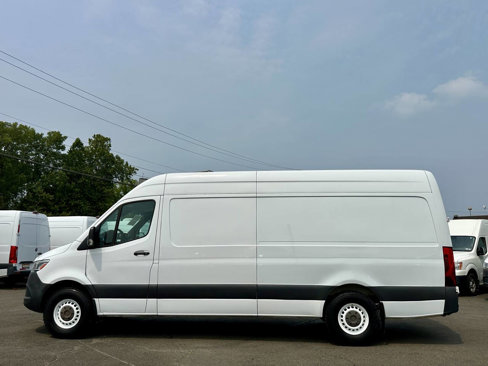Used 2021 Mercedes-Benz Sprinter 2500 image 2