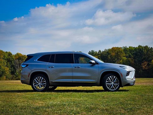 New 2026 Buick Enclave Avenir w/ Super Cruise Package image 3
