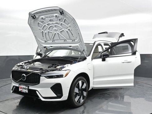 New 2025 Volvo XC60 T8 Plus w/ Protection Package Premier image 48