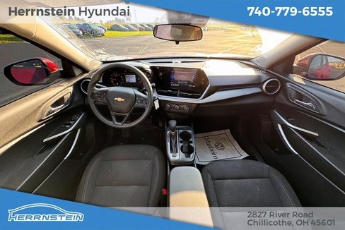 Used 2025 Chevrolet Trax LS w/ LS Convenience Package image 6