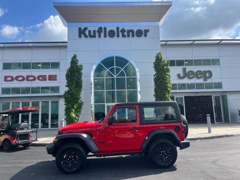 Used 2025 Jeep Wrangler Sport image 1