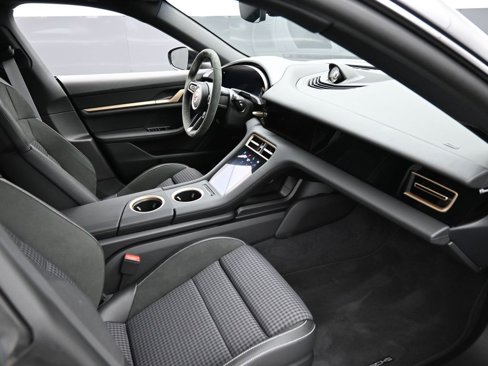 New 2025 Porsche Taycan 4S image 31