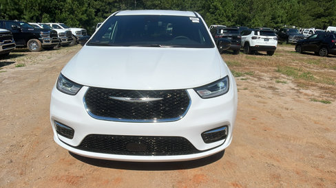New 2026 Chrysler Pacifica Select image 3