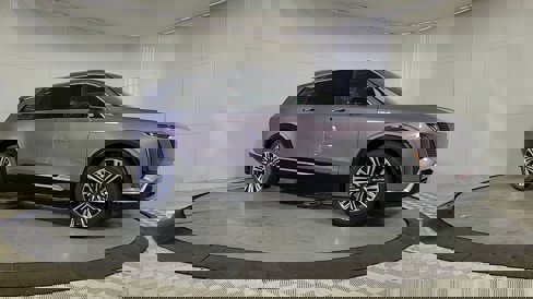 New 2026 Cadillac Vistiq Premium Luxury w/ LPO, Floor Liner Package image 9
