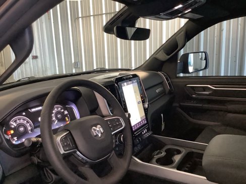 New 2026 RAM 1500 4x4 Crew Cab image 33