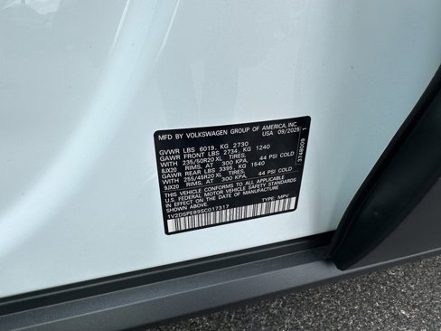 New 2025 Volkswagen ID.4 Pro image 19