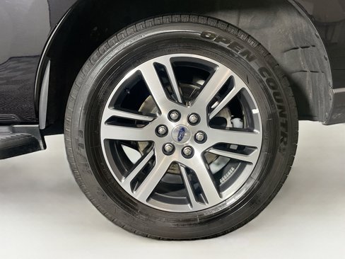 Used 2024 Ford Expedition Limited image 11