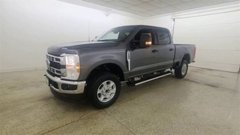 New 2025 Ford F250 XLT w/ FX4 Off-Road Package image 4