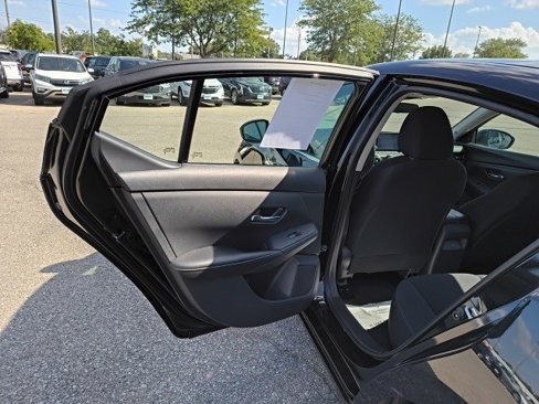 Used 2023 Nissan Sentra SV image 12
