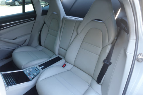 Used 2022 Porsche Panamera GTS w/ Premium Package image 21