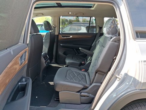 New 2026 Volkswagen Atlas SE image 9
